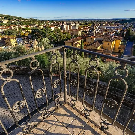 Villa Elegant Near Lucca