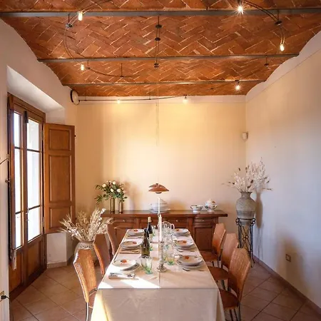 Elegant Near Lucca