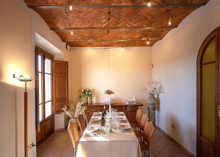 Elegant Near Lucca